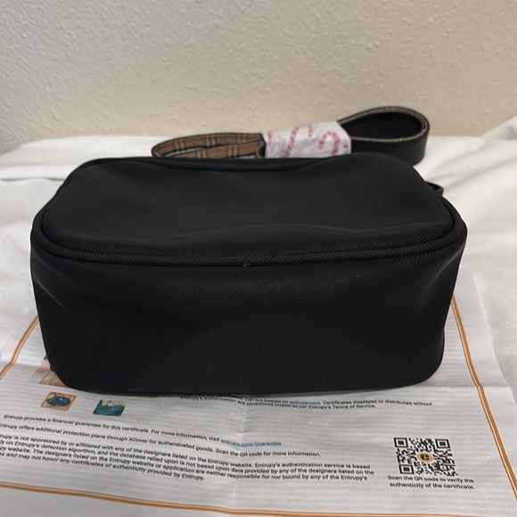 NWT Burberrys Black Crossbody Bag with Gold Emblem - Picture 10 of 10